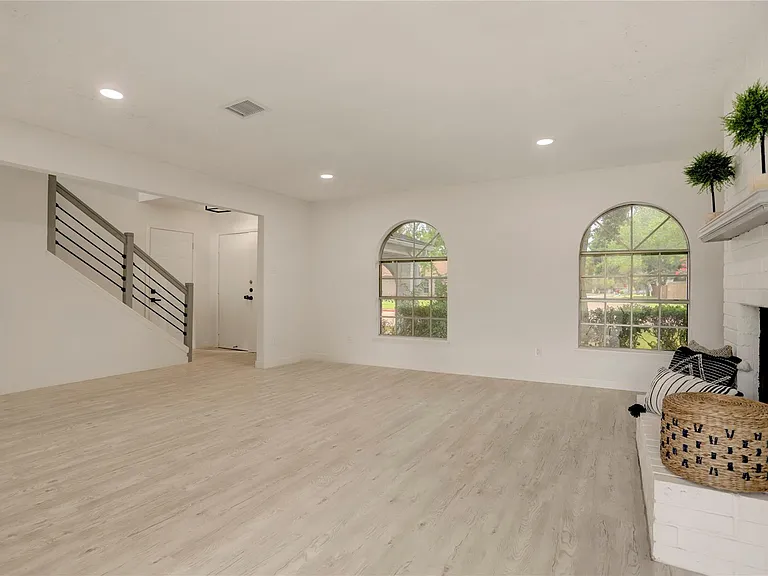 7926 Windy Creek Dr — Photo 13