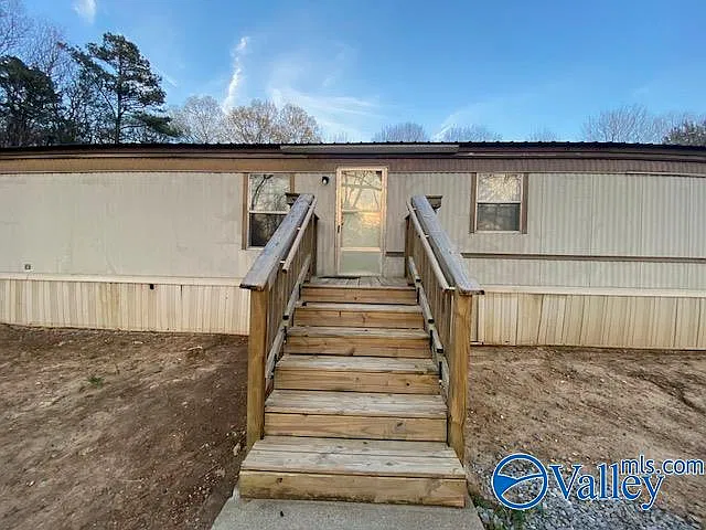 3 bed, 2.0 bath, 1216 sqft, $950 — Photo 3