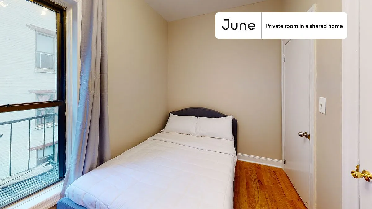 Full bedroom in 4 bed/1 bath home in Prospect Heights #805 D — Photo 1