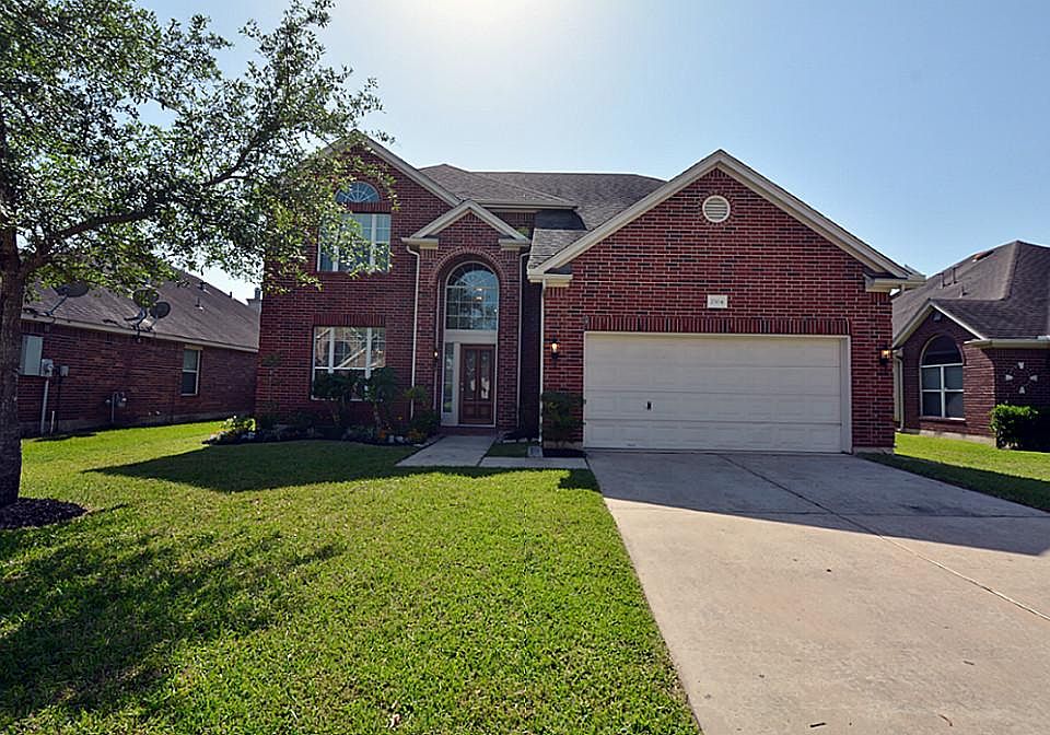 Spacious, freshly painted interior and new carpet, this well-cared for describes this home in Sunrise Lakes. You can't beat the location, just blocks from the 288 Corridor.