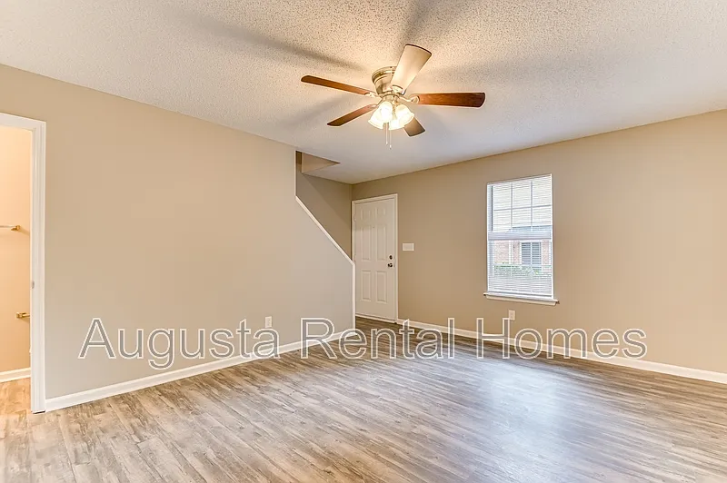 2 bed, 1.5 bath, 1050 sqft, $900 — Photo 4