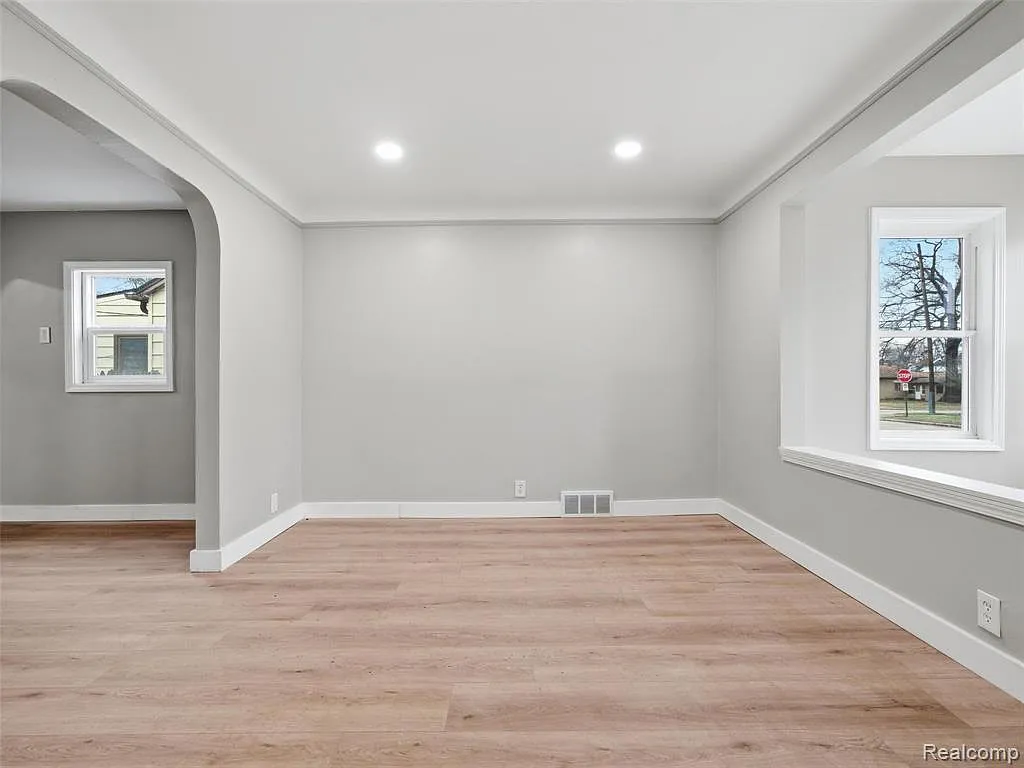 2 bed, 838 sqft, $1,450 — Photo 3