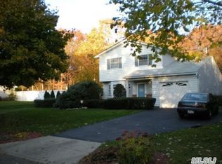 19 Kool Pl, Port Jefferson Station, NY 11776
