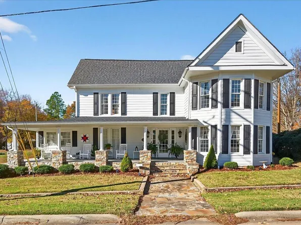 119 N College St, Youngsville, NC 27596