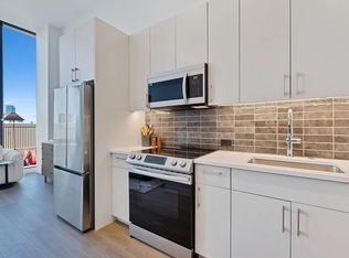 900 W Van Buren St #S3, Chicago, IL 60607