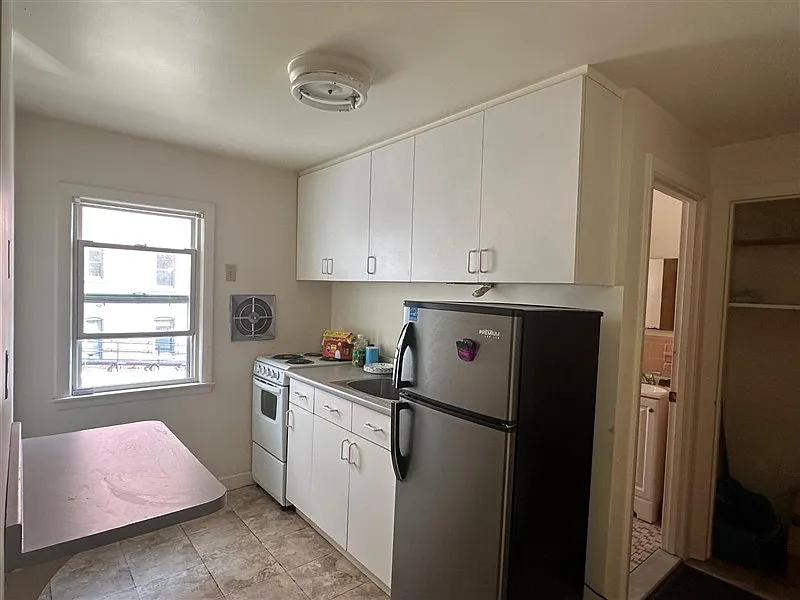 Studio, 450 sqft, $2,100 — Photo 4