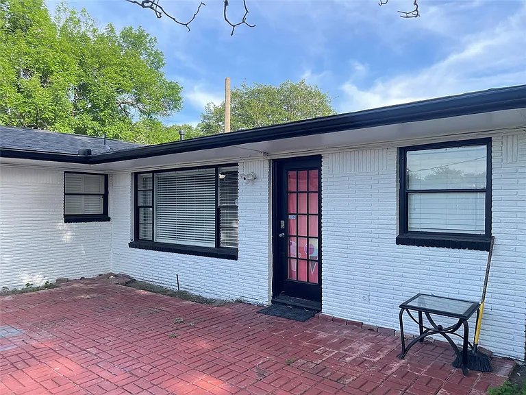 9602 Val Verde St — Photo 32