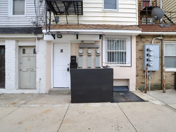 18 Wallis Avenue image 2 of 27