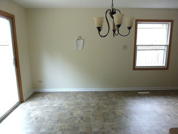 3rd image of 1700 Linden Ave