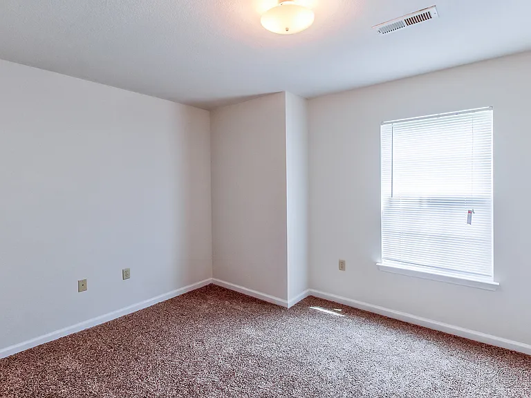 Plymouth Ridge Apartments — Photo 10