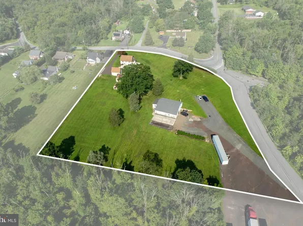 131 Squirrel Hollow Rd, Douglassville, PA 19518