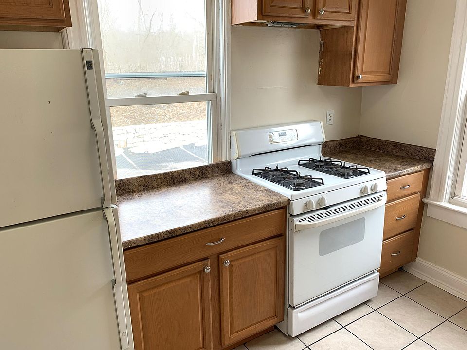 1st image of 825 Franklin Ave