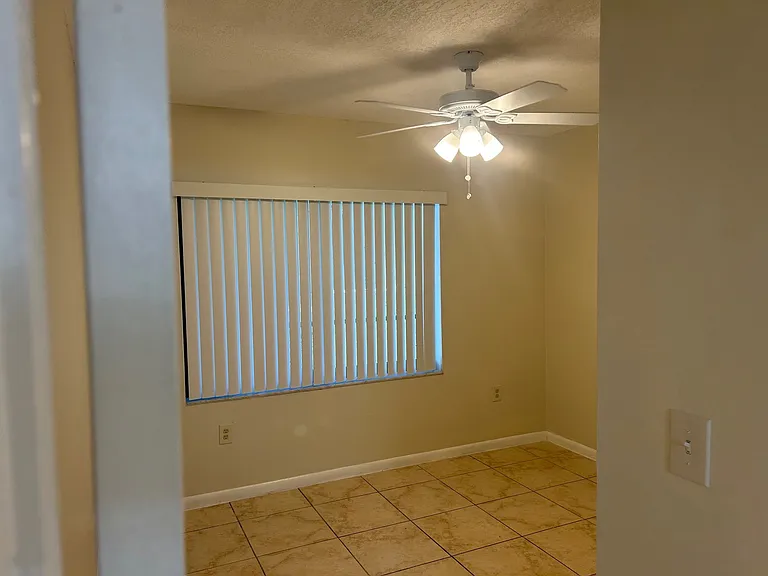 College Gardens Apartments — Photo 9