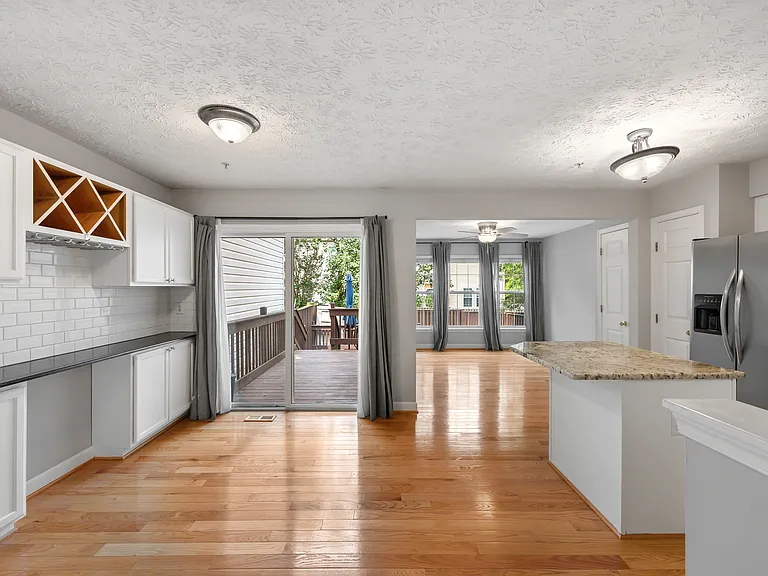 2716 Mapleview Ct — Photo 4