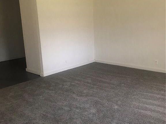 2nd image of 1206 E Se 2nd Ave