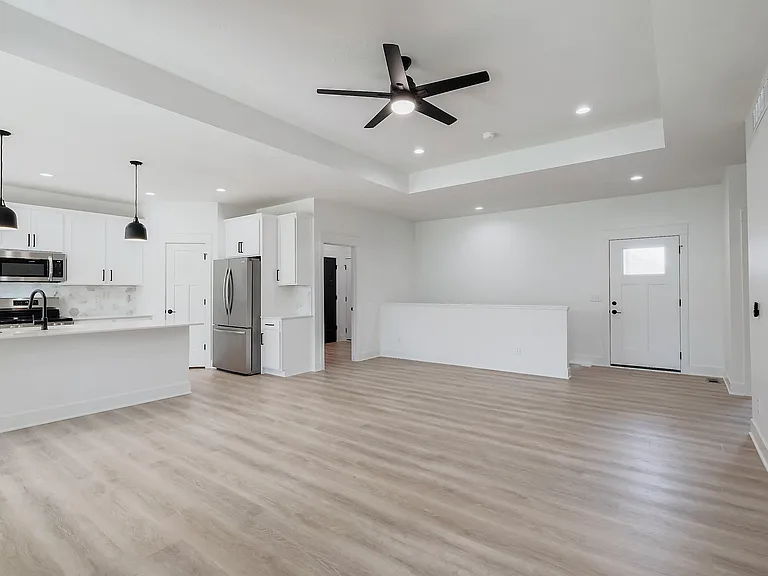 4917 Spire St — Photo 3