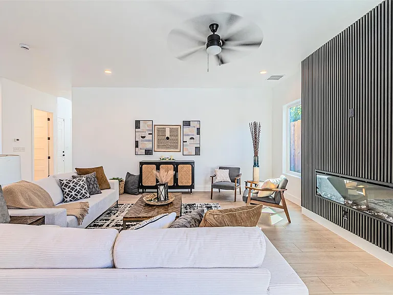 4309 Sylvester St — Photo 10