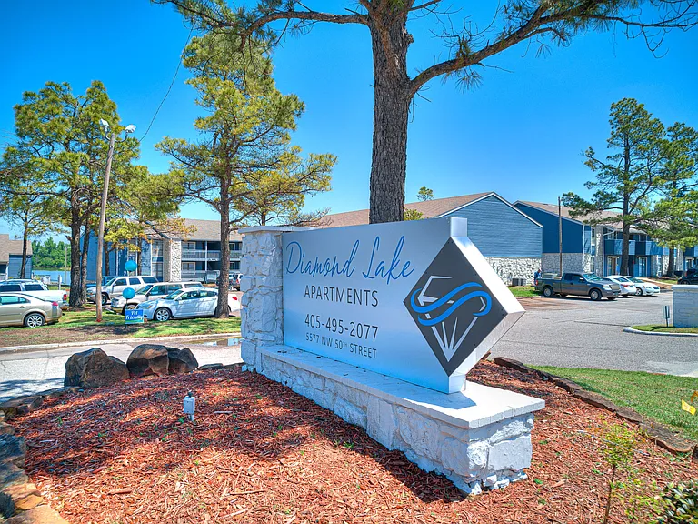 Diamond Lake Apartments — Photo 20