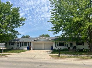 1104 Airport Rd, Menasha, WI 54952