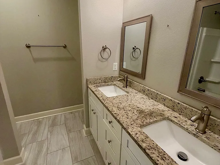4512 Western Woods Dr — Photo 9