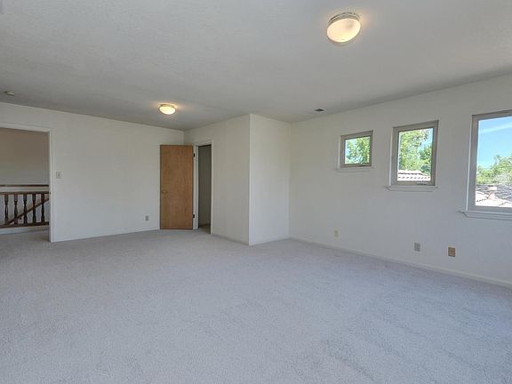5th image of 960 Leo Dr