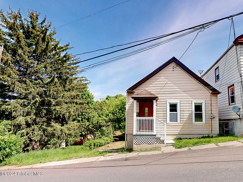 2nd image of 16 Mann Avenue