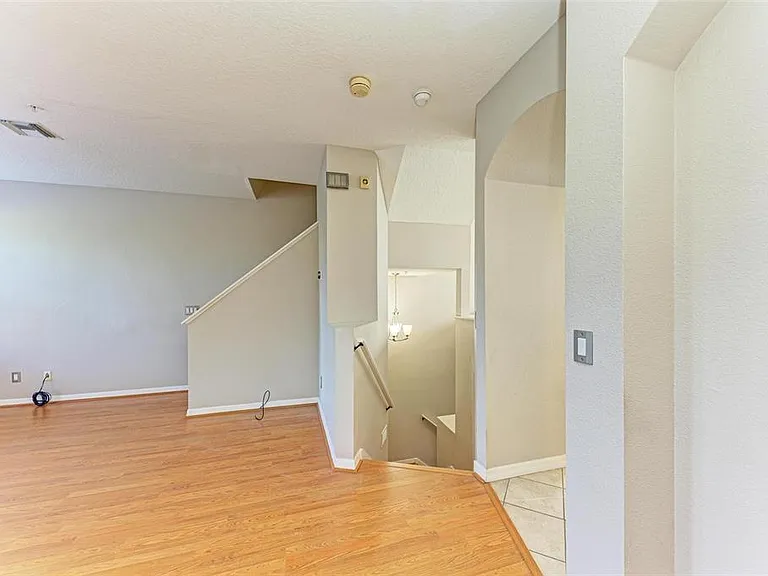 3047 Pointeview Dr — Photo 7
