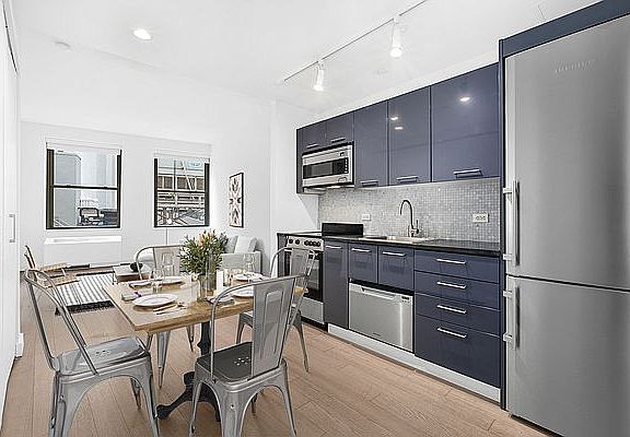 3rd image of 20 Exchange Pl APT 1011