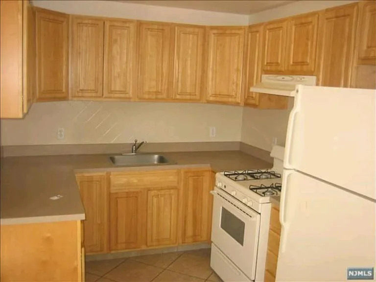 174 Holt St #2 — Photo 4