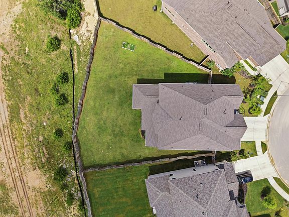3rd image of 104 Basketflower Ln