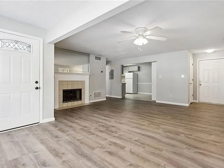 6362 Wedgeview Ct — Photo 4