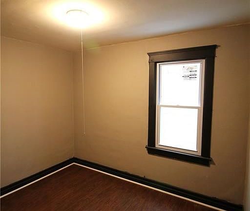 5th image of 206 Condon Ave