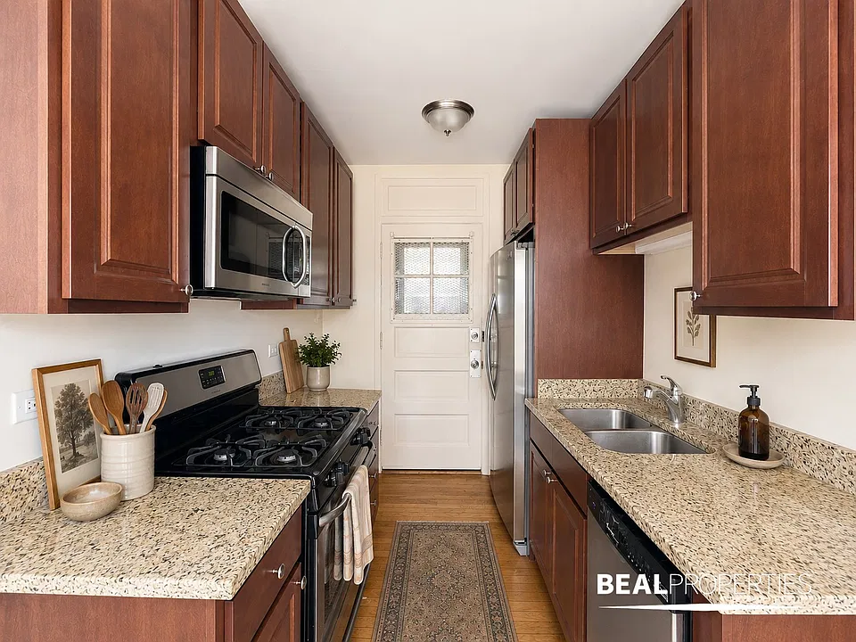 2100-2112 W. Ainslie-4908-4910 N. Hoyne Chicago, IL 60625