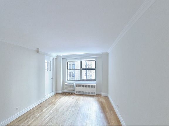 3rd image of 210 W 89th St APT 3L
