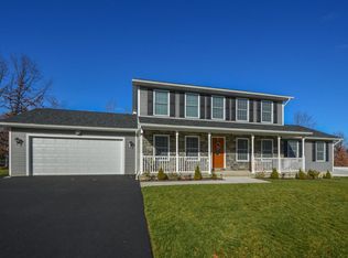 8 Ivy Ln, Dupont, PA 18641