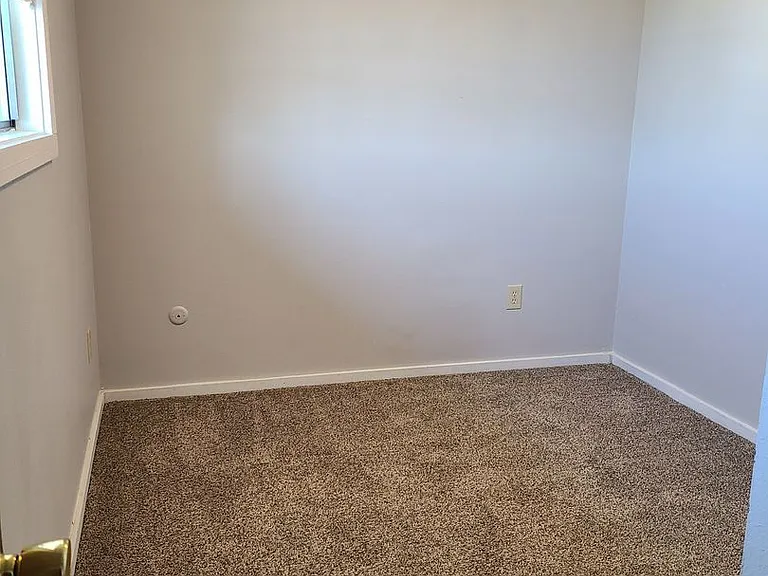 623 Willow Creek Ct — Photo 7