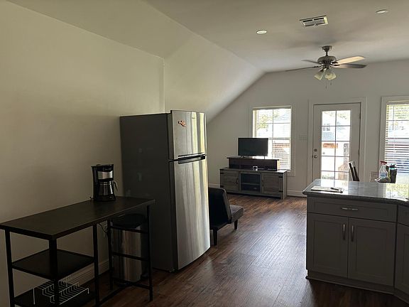 3rd image of 109 Carrollton Cir #A