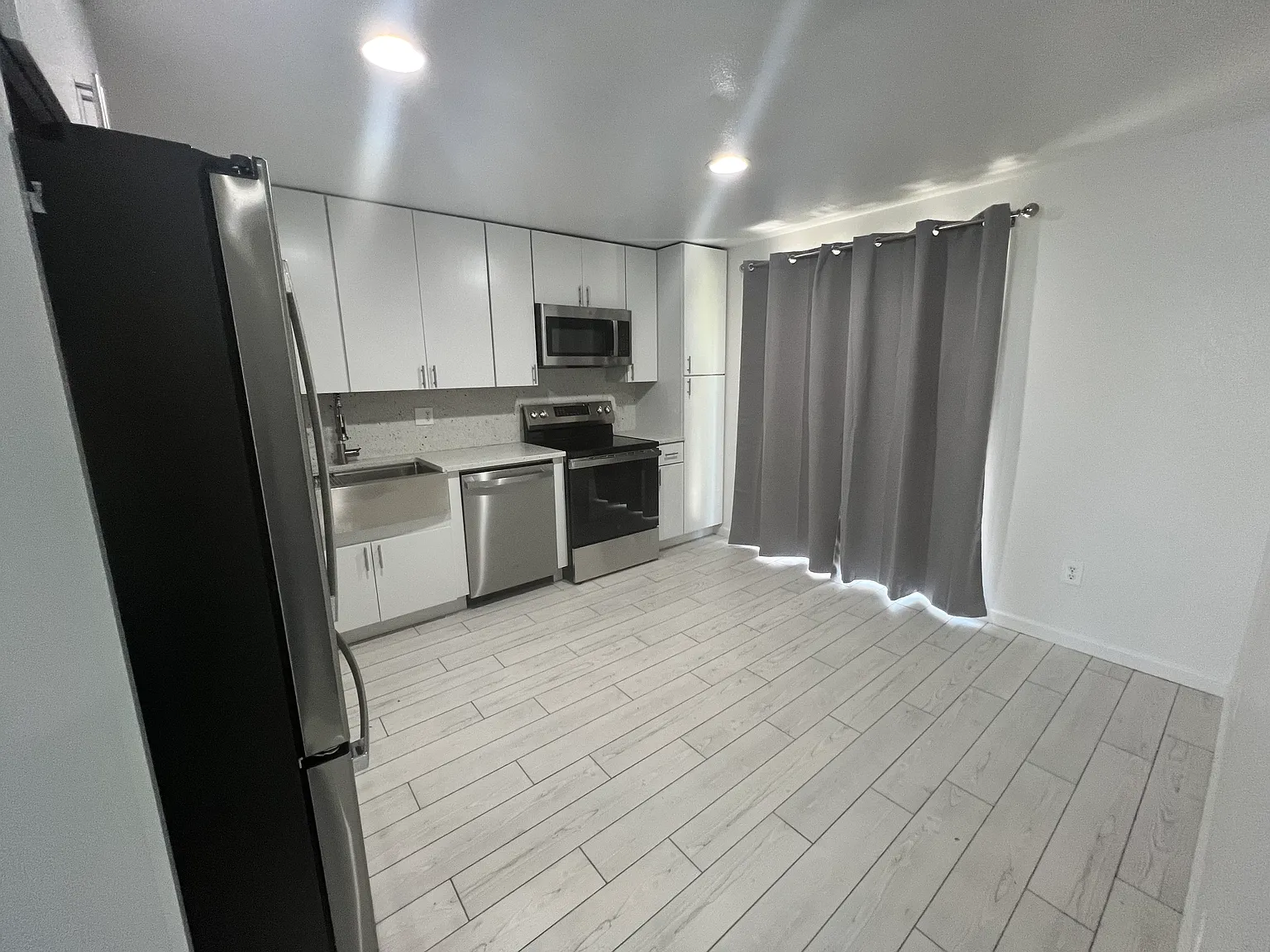 4 bed, 1200 sqft, $2,675 — Photo 3