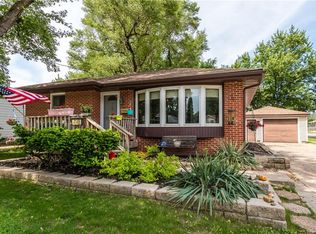 4148 68th St, Urbandale, IA 50322