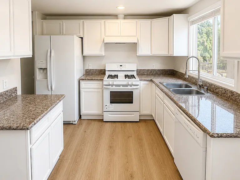 7327 Milwood Ave #101 — Photo 6