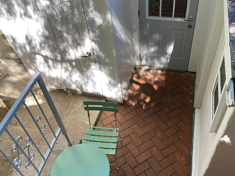 2445 Laurel Pass — Photo 3