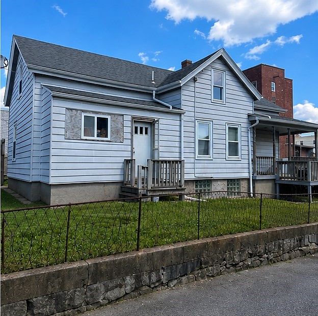 1st image of 21 Everett St