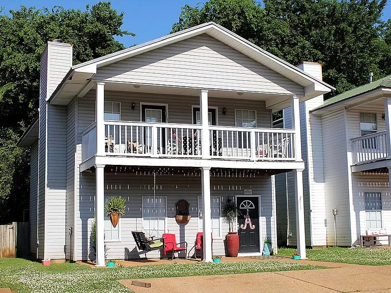 2701 Sumner Pl — Photo 3