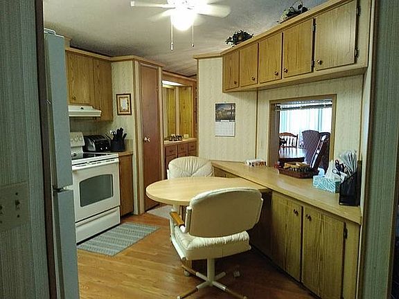 4th image of 2330 Lakeside Dr