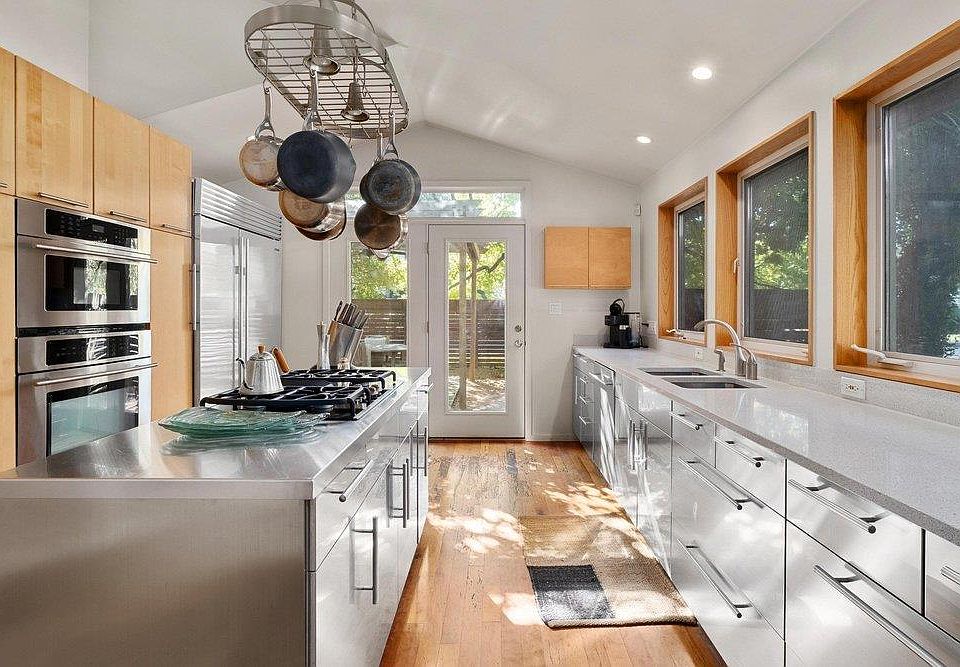 1st image of 3514 Bridle Path