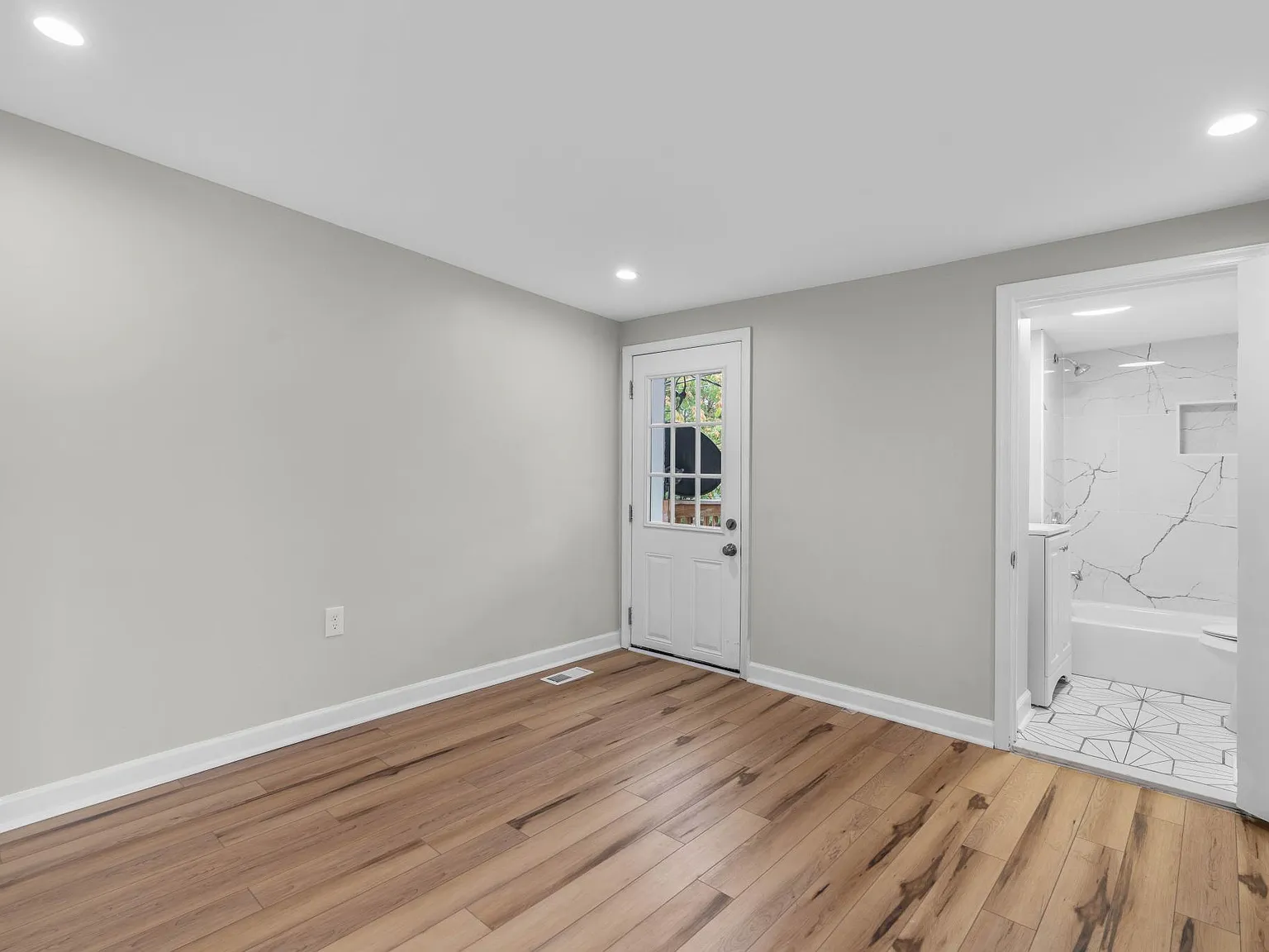 3 bed, 1248 sqft, $1,650 — Photo 4
