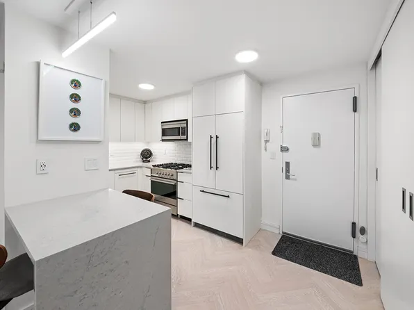 132 East 35th Street image 4 of 8