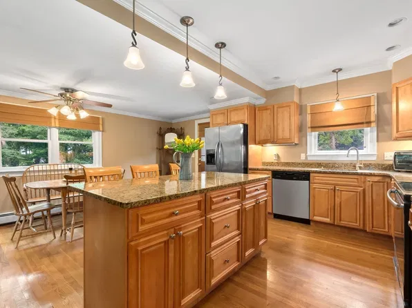 135 Linebrook Rd, Ipswich, MA 01938