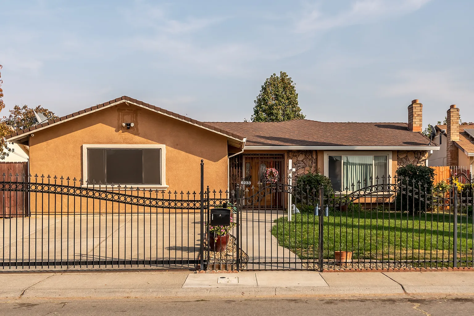 6233 Sunrise South Dr photo 1