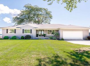28225 Elba Dr, Grosse Ile, MI